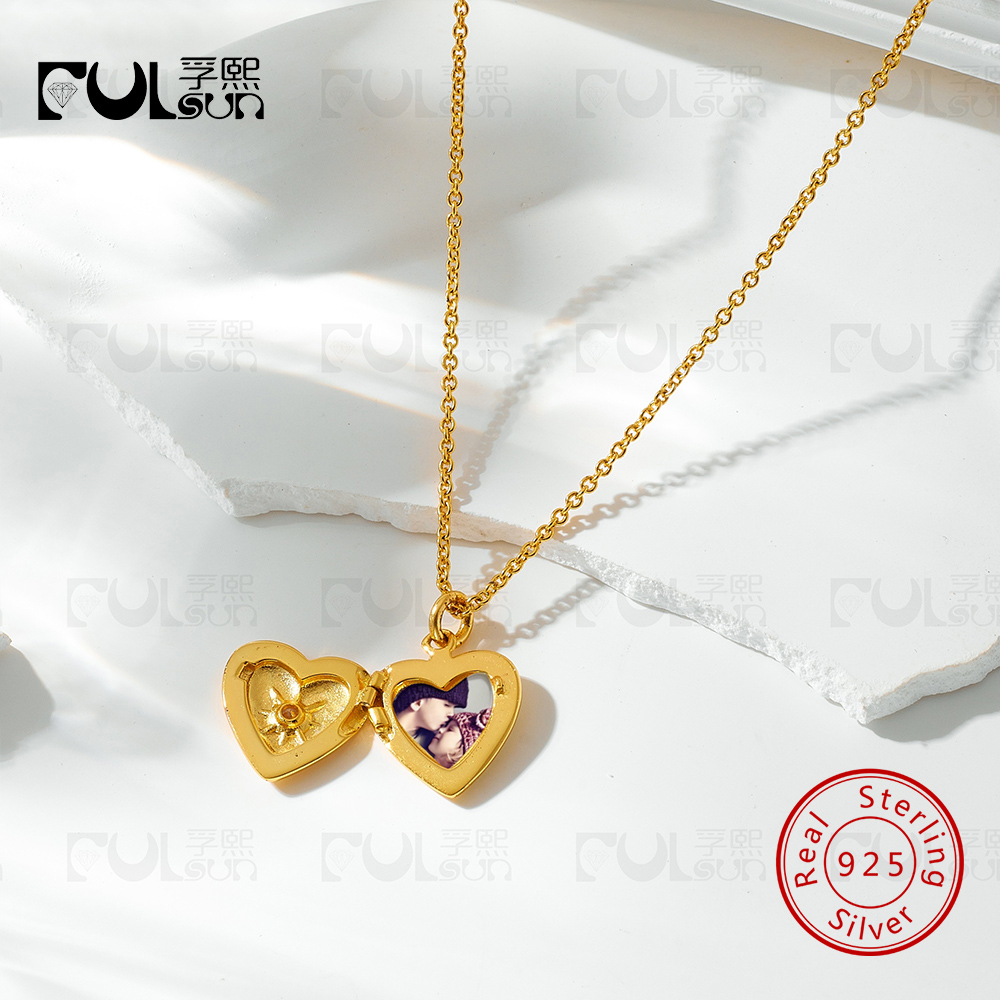 Heart Locket Necklace Photo - Collar con Medallón de Corazón para